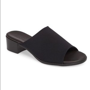 Munro Beth Slide Sandal - Black Fabric